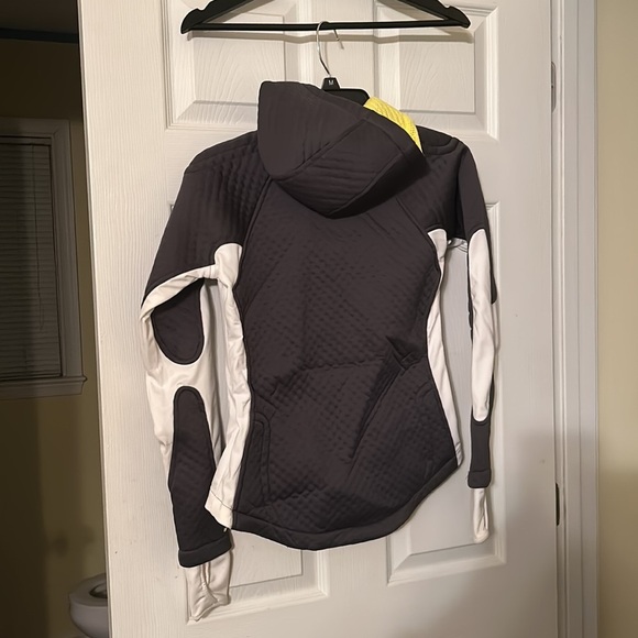 Grey, white and yellow Nike jacket. Size:Extra small - Picture 2 of 2